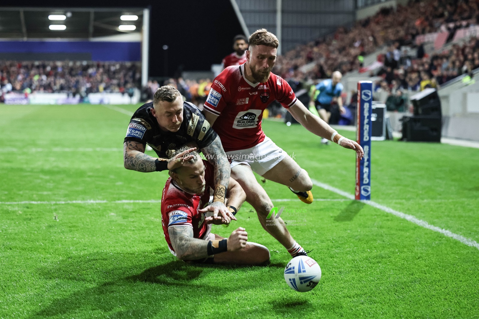 Chris Hankinson of Salford Red Devils punches the ball out of the way to stop Josh Charnley of Leigh Leopards from going over during the Betfred Super League play-off Eliminator 1 Salford Red Devils v Leigh Leopards at Salford Community Stadium, Eccles, United Kingdom, 27th September 2024

(Photo by Mark Cosgrove/News Images)