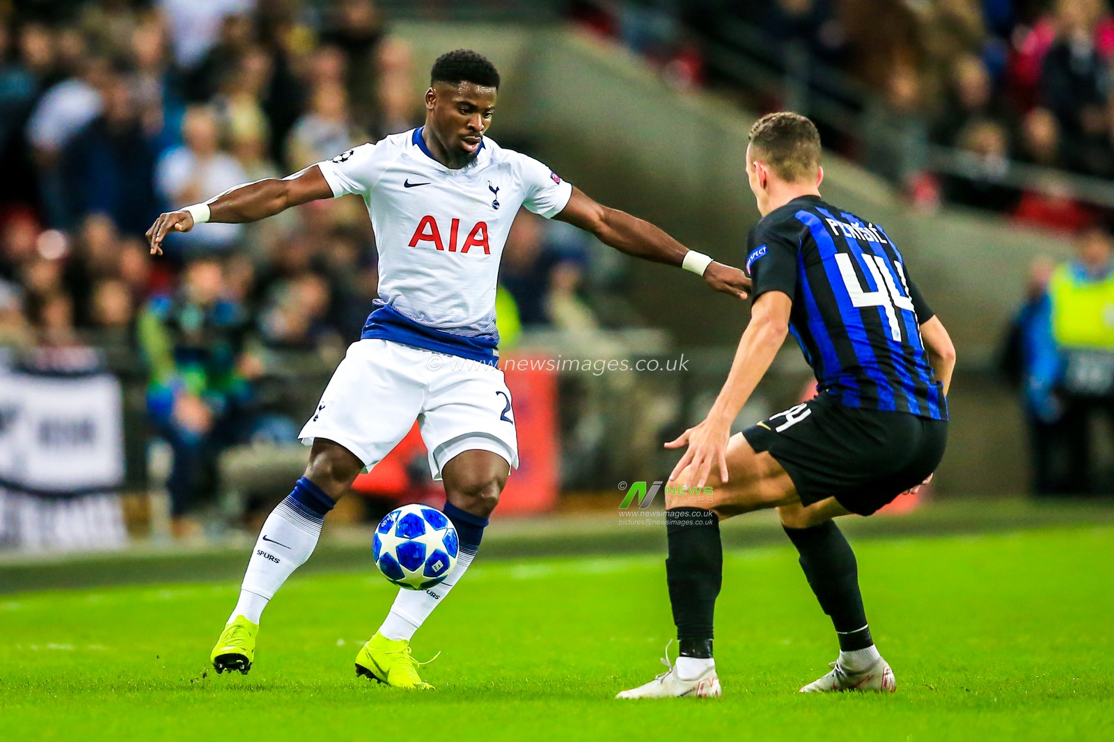 28th November 2018, Wembley Stadium, London, England; UEFA Champions League, Tottenham v Inter Milan ; Serge Aurier (24) of Tottenham controls the ball in front of Ivan Perisic (44) of Inter Milan



Credit: Georgie Kerr/News Images