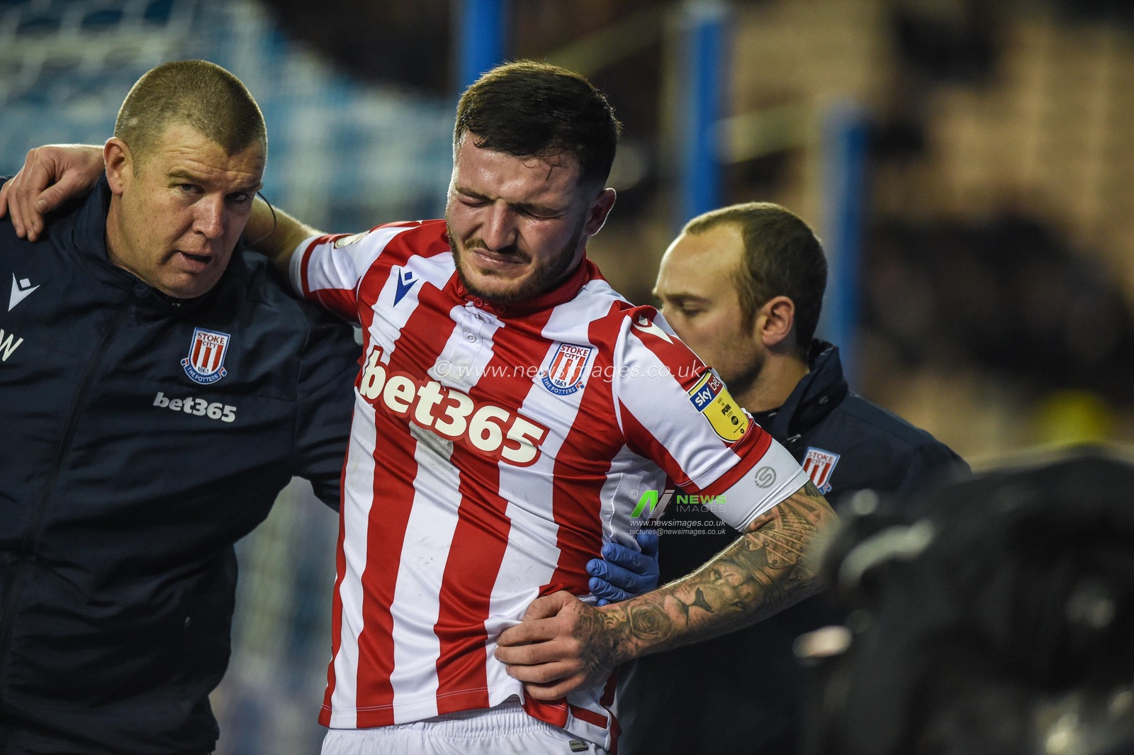 22nd October 2019, Hillsborough, Sheffield, England; Sky Bet Championship, Sheffield Wednesday v Stoke City : Tom Edwards (2) of Stoke City holds his ribs after leaving the field with  an injury.
Credit: Dean Williams/News Images