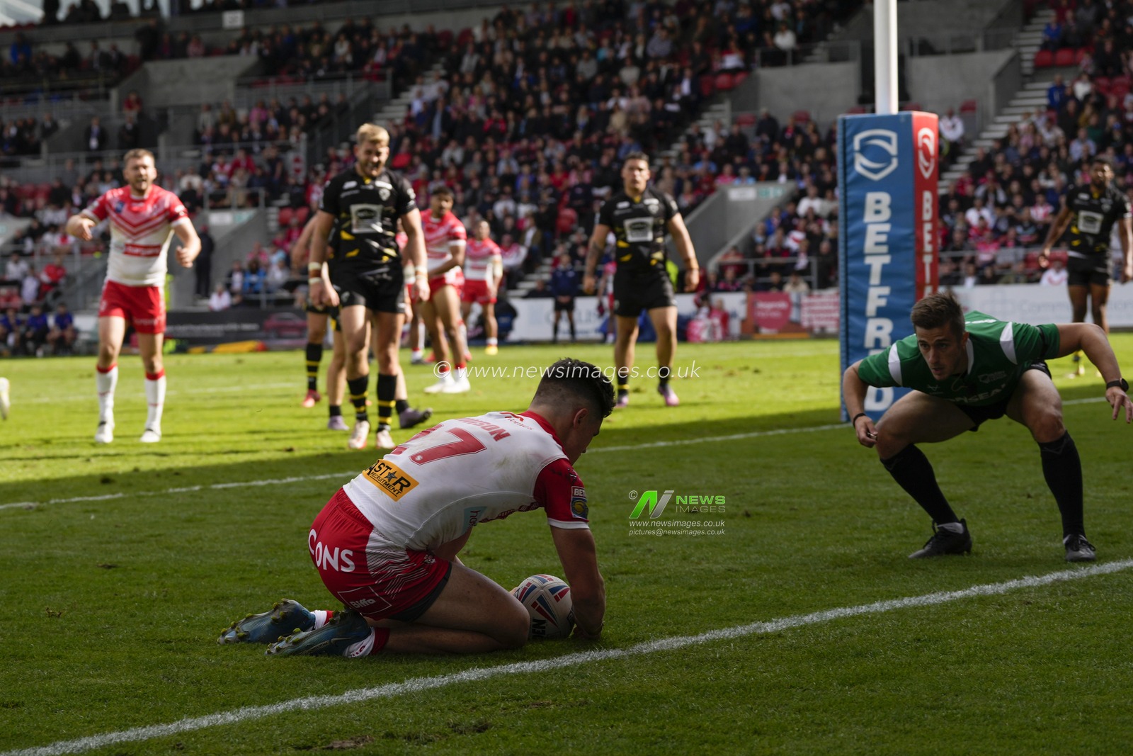 Joe Bennison #27 of St Helens scores a try during the Betfred Super League match St Helens vs Salford Red Devils at Totally Wicked Stadium, St Helens, United Kingdom, 17th September 2022

(Photo by Steve Flynn/News Images)