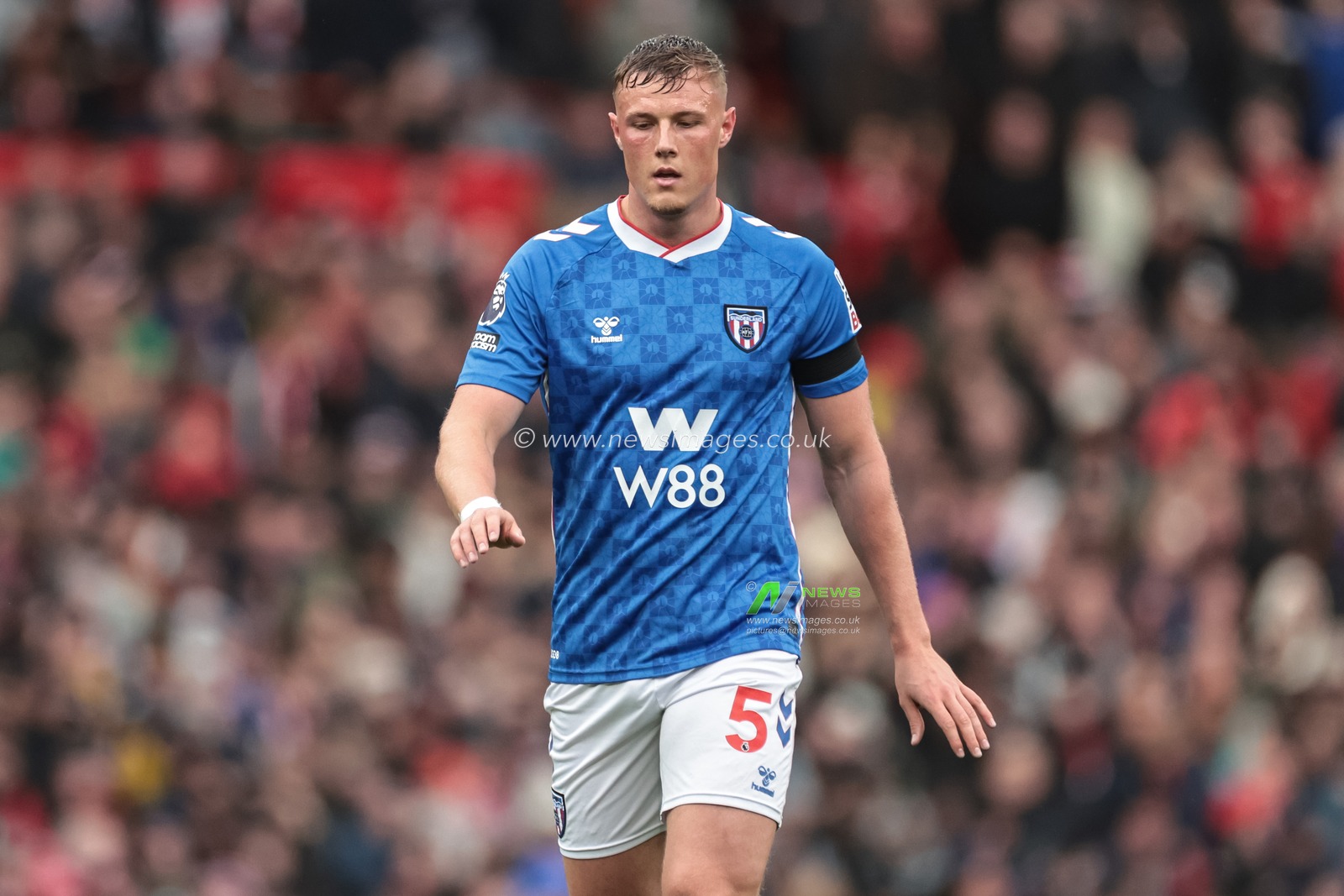 Daniel Ballard of Sunderland during the Premier League match Manchester United vs Sunderland at Old Trafford, Manchester, United Kingdom, 4th October 2025

(Photo by Mark Cosgrove/News Images)