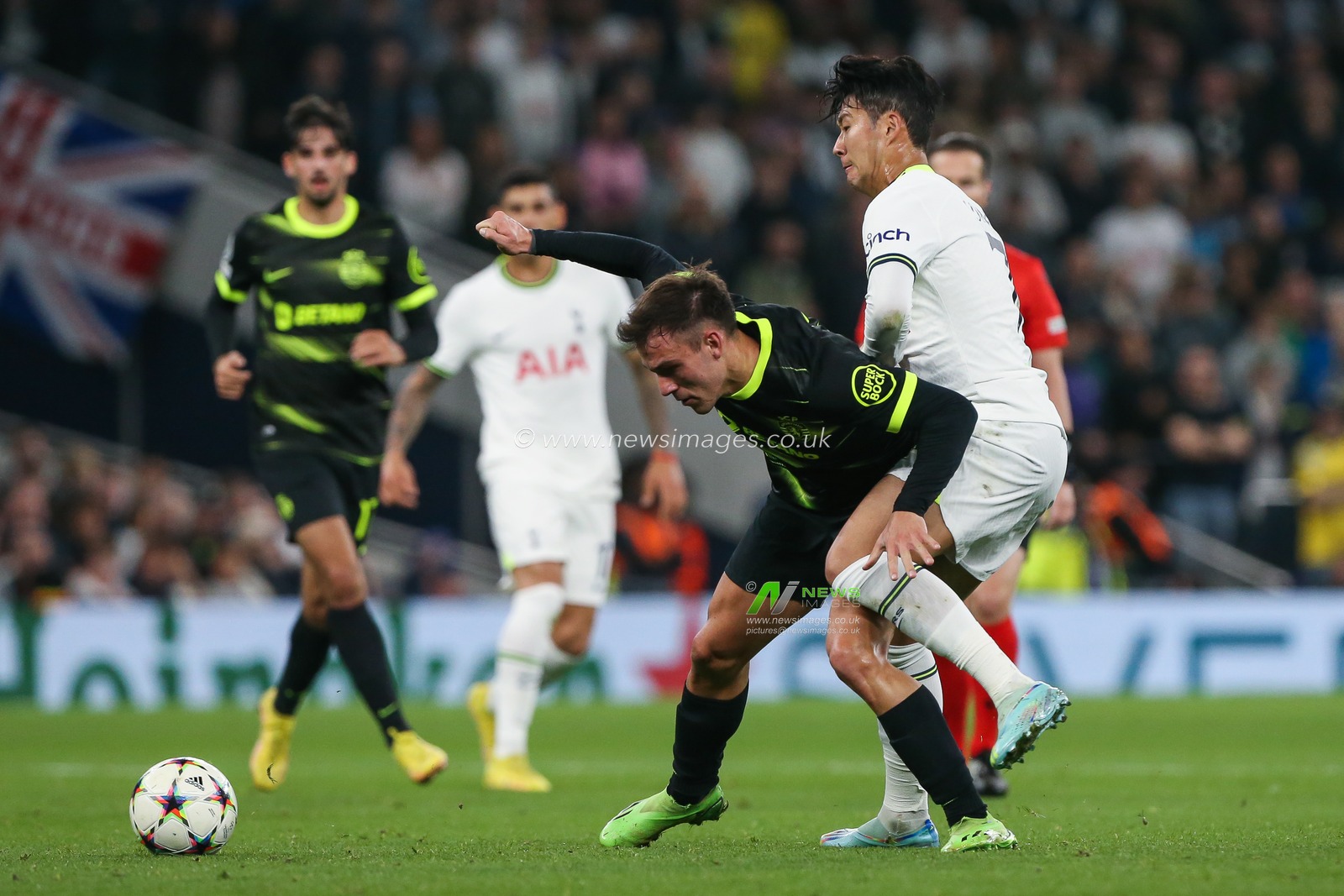 Son Heung-Min #7 of Tottenham Hotspur and Manuel Ugarte #15 of Sporting Lisbon  ussle for the ball during the UEFA Champions League match Tottenham Hotspur vs Sporting Lisbon at Tottenham Hotspur Stadium, London, United Kingdom, 26th October 2022

(Photo by Arron Gent/News Images)
