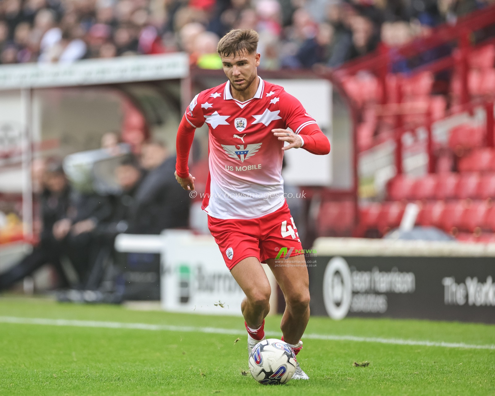 John Mcatee #45 of Barnsley breaks with the ball during the Sky Bet League 1 match Barnsley vs Fleetwood Town at Oakwell, Barnsley, United Kingdom, 28th October 2023

(Photo by Mark Cosgrove/News Images)