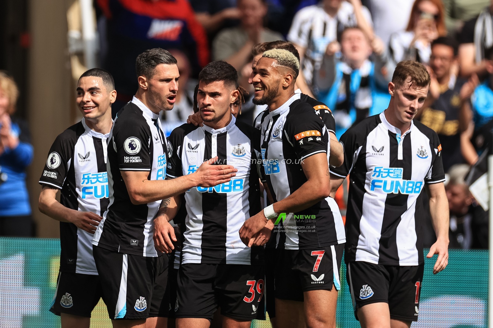 Bruno Guimaraes #39 of Newcastle United celebrates his goal to make it 1-1