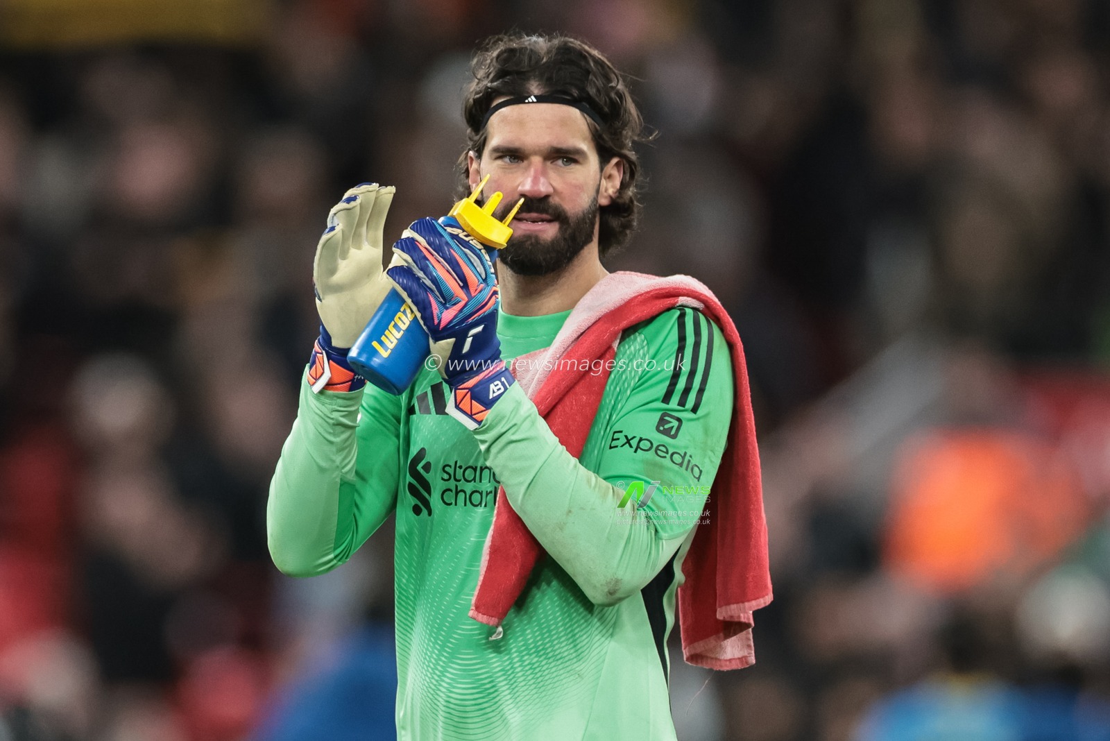 Alisson Becker of Liverpool applauds the fans after the final whistle during the Premier League match Liverpool vs Wolverhampton Wanderers at Anfield, Liverpool, United Kingdom, 27th December 2025

(Photo by Mark Cosgrove/News Images)

*** GER AUT SUI OUT ***