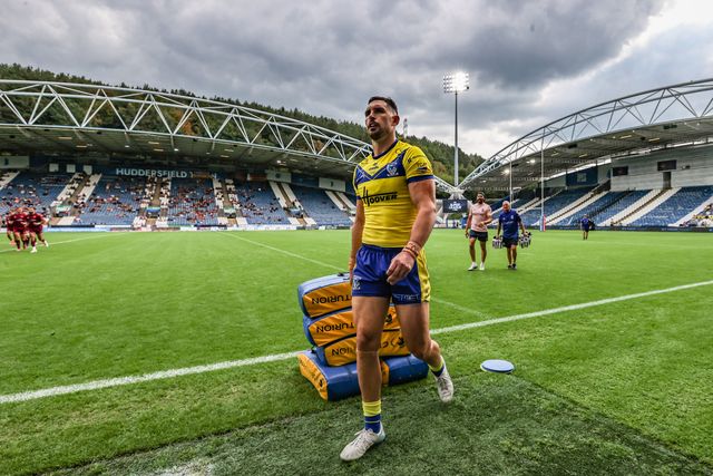 Ryan Matterson of Warrington Wolves leaves the field after warmups during the Betfred Super League Round 23 match Huddersfield Giants vs Warrington Wolves at Accu Stadium, Huddersfield, United Kingdom, 24th August 2025

(Photo by Alfie Cosgrove/News Images)