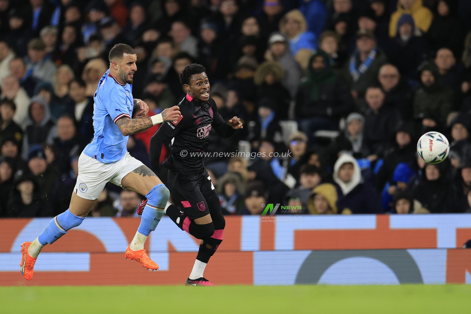 Kyle Walker #2 of Manchester City and Nathan Tella #23 of Burnley chase for the ball during the Emirates FA Cup Quarter Final match Manchester City vs Burnley at Etihad Stadium, Manchester, United Kingdom, 18th March 2023

(Photo by Conor Molloy/News Images)
