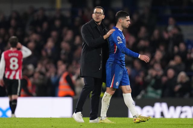 Liam Rosenior manager of Chelsea and Pedro Neto of Chelsea at full time during the Premier League match Chelsea vs Brentford at Stamford Bridge, London, United Kingdom, 17th January 2026

(Photo by Harvey Murphy/News Images)