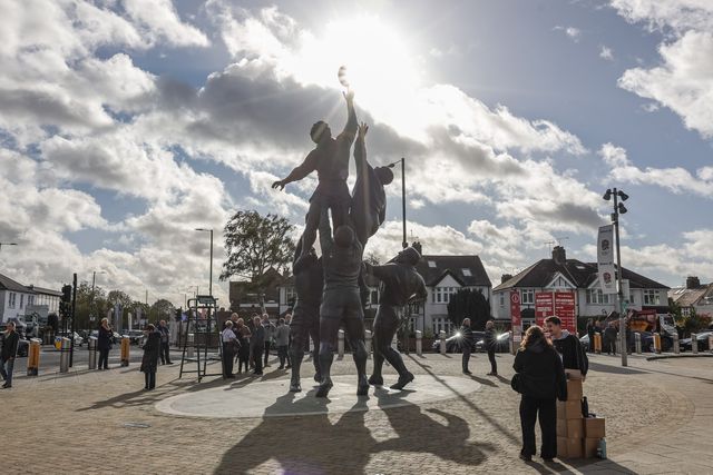 The sun sines over the rugby ball on the Core Values Statue during the Quilter Nations Series 2025 match England vs Australia at Allianz Stadium, Twickenham, United Kingdom, 1st November 2025

(Photo by Mark Cosgrove/News Images)

*** GER AUT SUI OUT ***