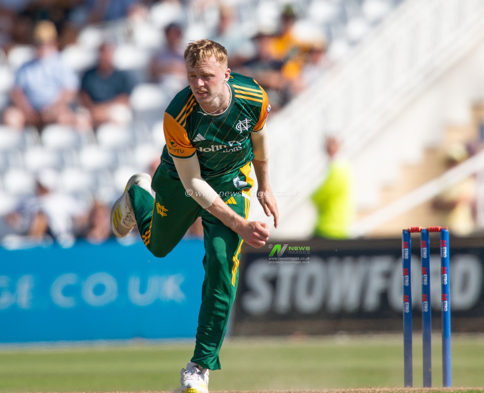 Lyndon JAMES of Nottingham Outlaws bowling during the Royal London One-day Cup match Nottinghamshire vs Essex at Trent Bridge, Nottingham, United Kingdom, 11th August 2024

(Photo by Mark Dunn/News Images)