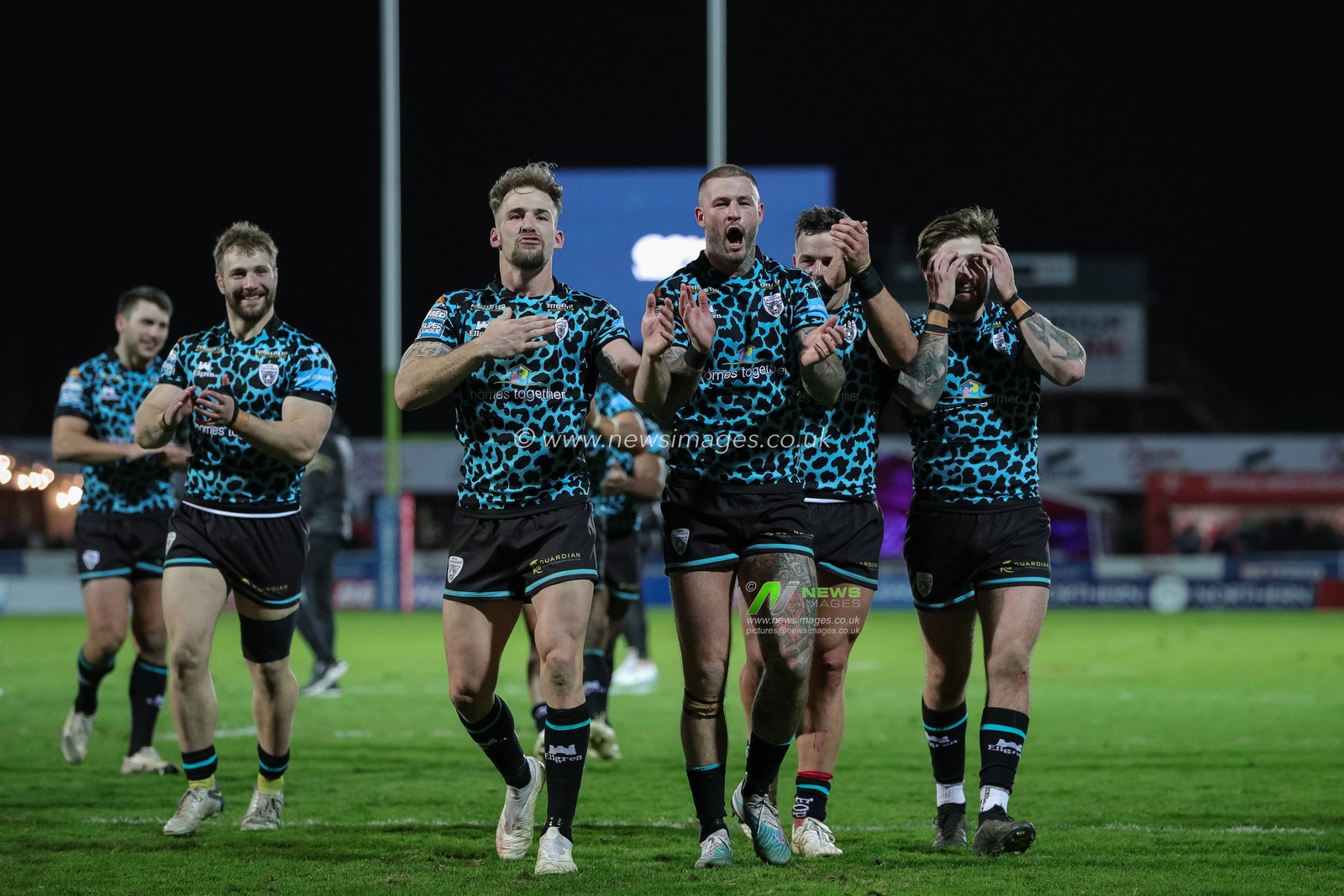 Zak Hardaker #1 of Leigh Leopards and his teammates celebrate the win over Hull KR at full time after the Betfred Super League Round 3 match Hull KR vs Leigh Leopards at Sewell Group Craven Park, Kingston upon Hull, United Kingdom, 3rd March 2023

(Photo by James Heaton/News Images)