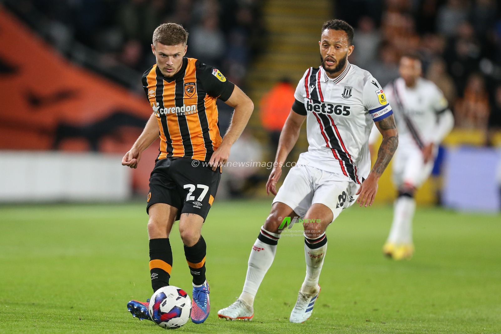Regan Slater #27 of Hull City passes the ball during the Sky Bet Championship match Hull City vs Stoke City at MKM Stadium, Hull, United Kingdom, 13th September 2022

(Photo by David Greaves/News Images)