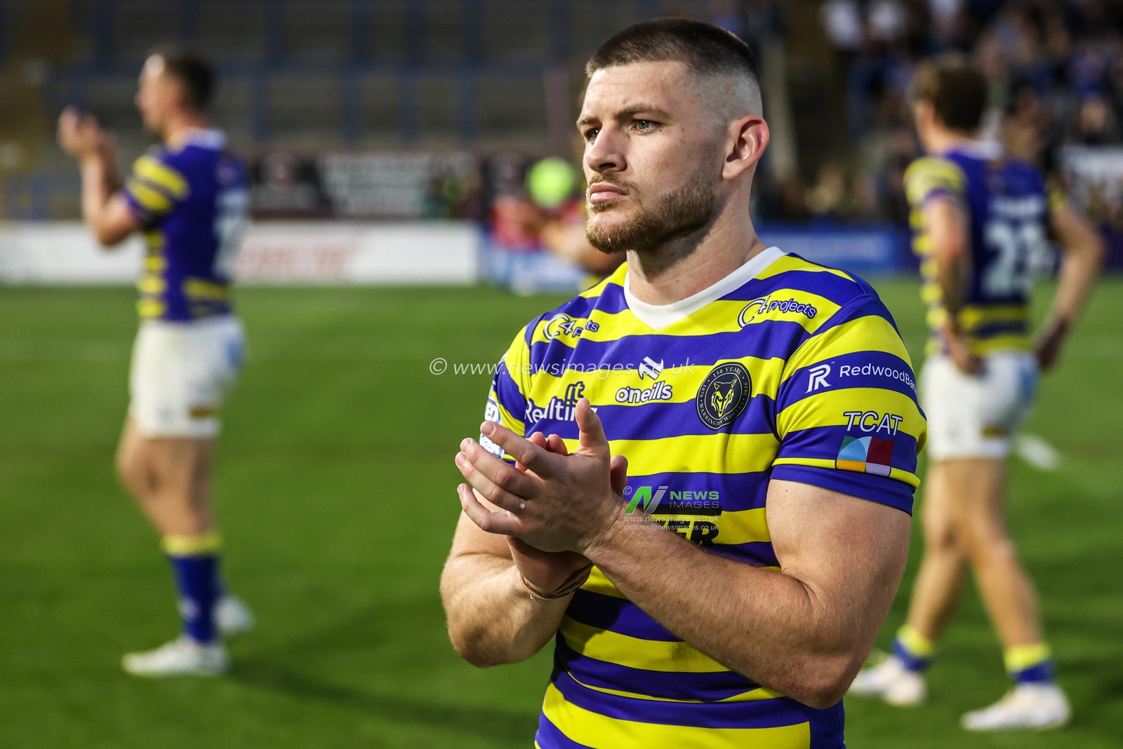 Danny Walker of Warrington Wolves applauds the fans after the game during the Betfred Super League round 15 match Warrington Wolves vs Leeds Rhinos at The Halliwell Jones Stadium, Warrington, United Kingdom on 18 June 2026

(Photo by Alfie Cosgrove/News Images)