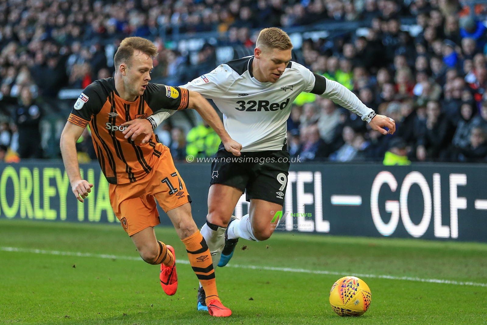 9th February 2019, Pride Park, Derby, England; Sky Bet Championship, Derby County vs Hull City ; Martyn Waghorn (09) of Derby County holds off Todd Kane (17) of Hull City 


Credit: Mark Cosgrove/News Images 

English Football League images are subject to DataCo Licence