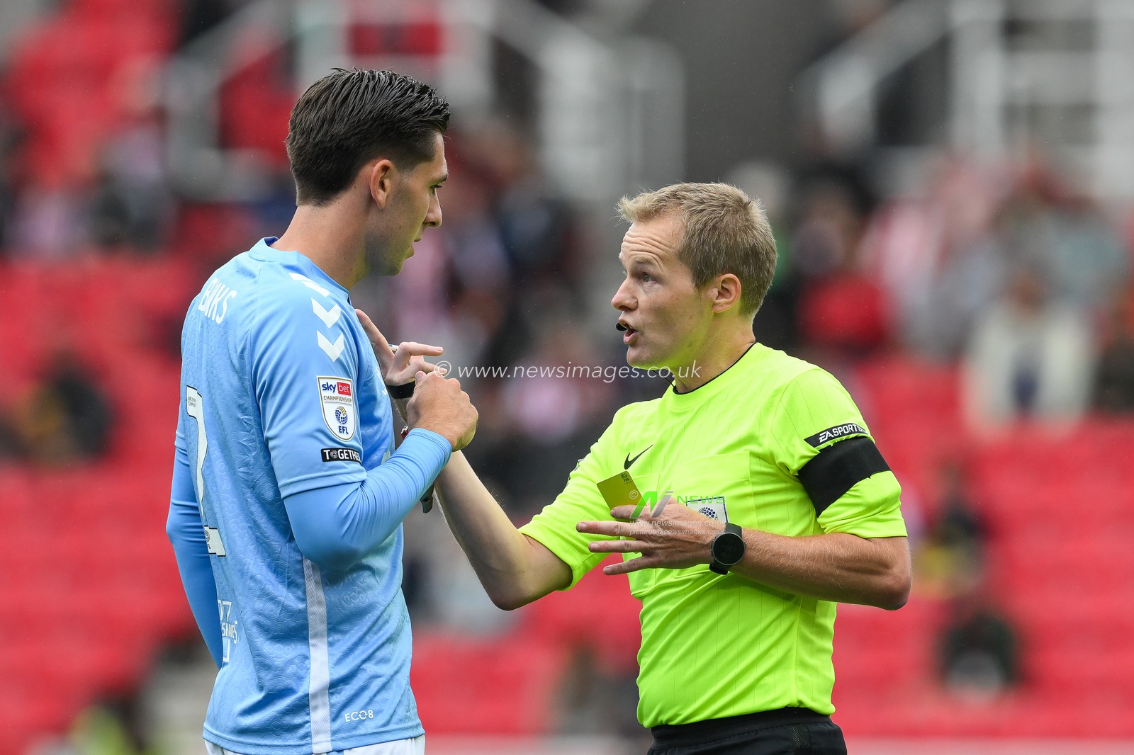 Referee Gavin Ward gives a yellow card to Luis Binks of Coventry City \during the Sky Bet Championship match Stoke City vs Coventry City at Bet365 Stadium, Stoke-on-Trent, United Kingdom, 10th August 2024

(Photo by Craig Thomas/News Images)