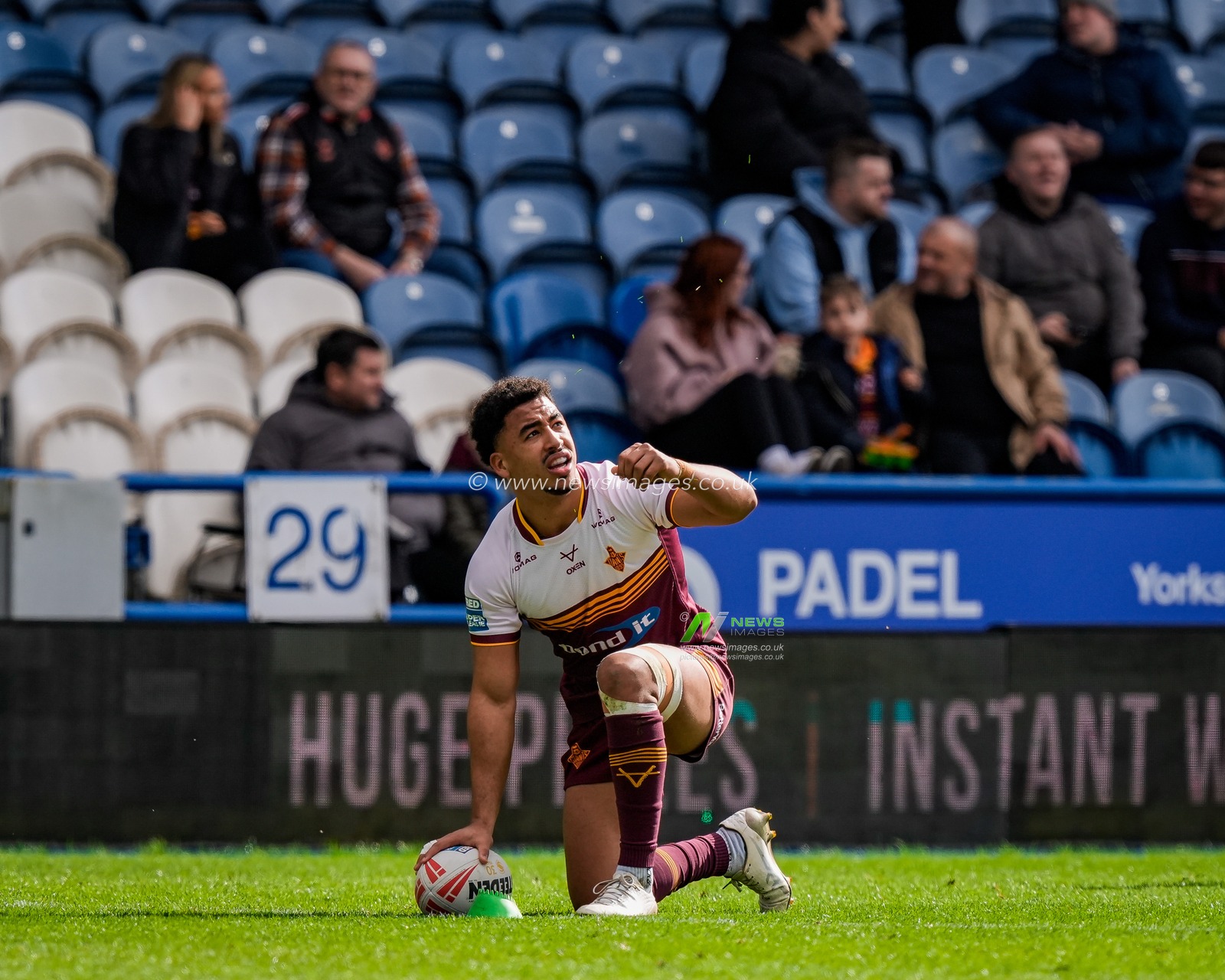 Tanguy Zenon of Huddersfield Giants scores a penalty  conversion during the Betfred Super League round 7 match Huddersfield Giants vs York Knights at Accu Stadium, Huddersfield, United Kingdom on 04 April 2026

(Photo by Maynard Manyowa/News Images)