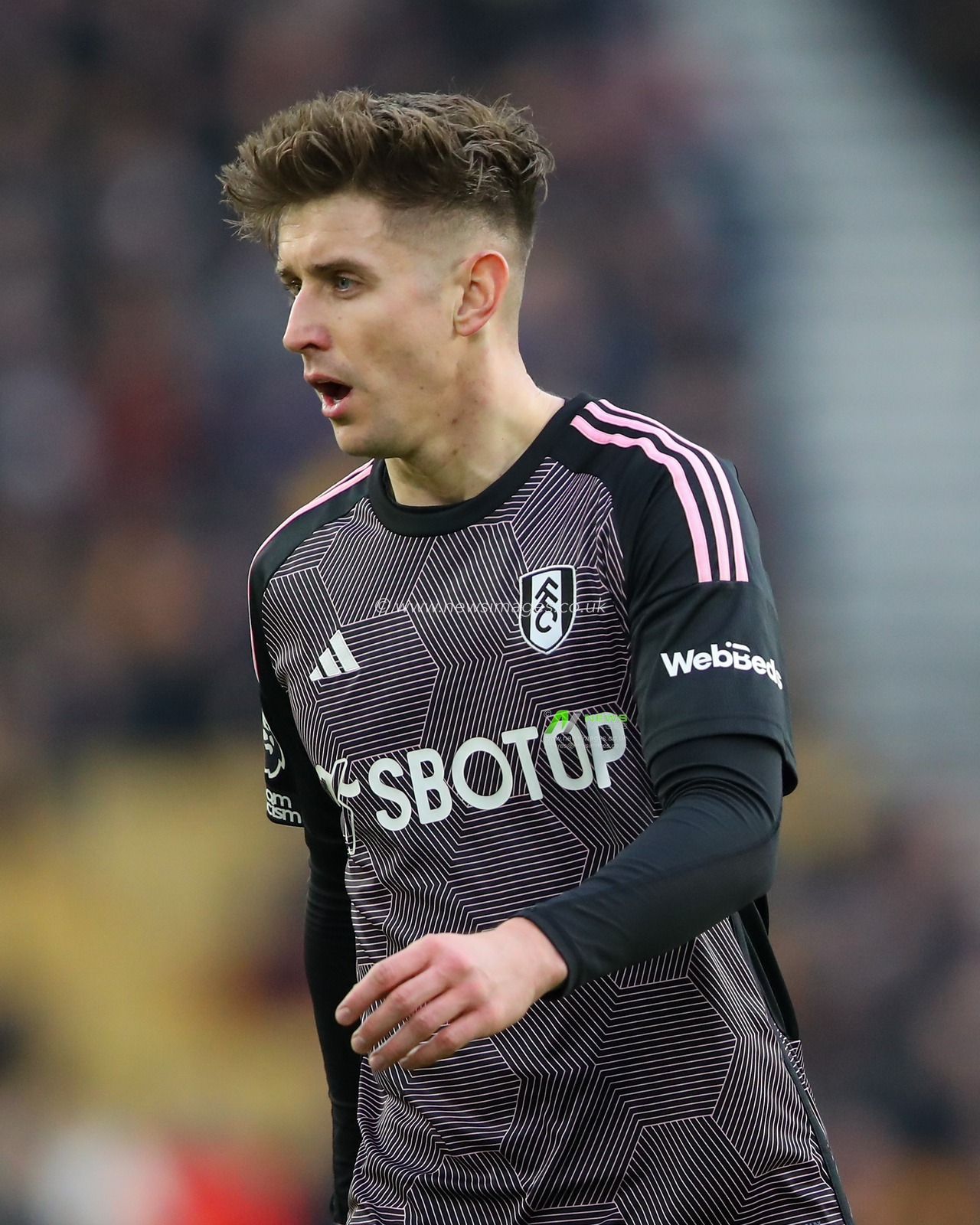 Tom Cairney of Fulham, during the Premier League match Wolverhampton Wanderers vs Fulham at Molineux, Wolverhampton, United Kingdom, 9th March 2024

(Photo by Gareth Evans/News Images)