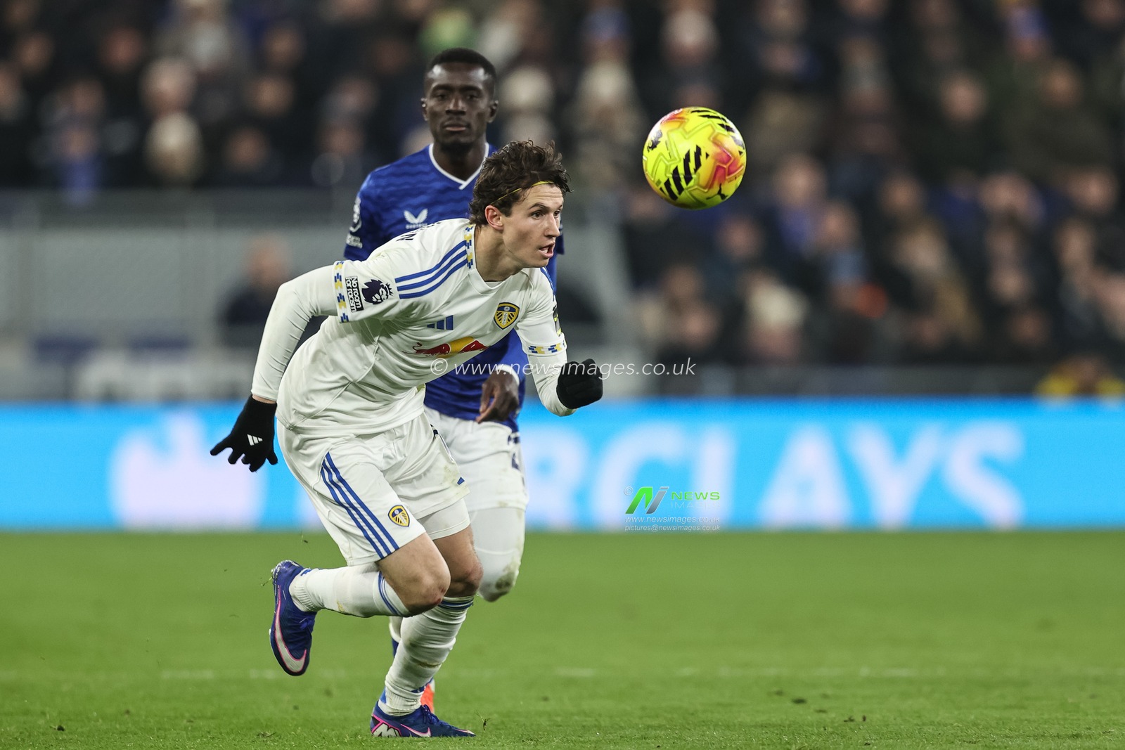 Brenden Aaronson of Leeds United breaks with the ball during the Premier League match Everton vs Leeds United at Hill Dickinson Stadium, Liverpool, United Kingdom, 26th January 2026

(Photo by Alfie Cosgrove/News Images)