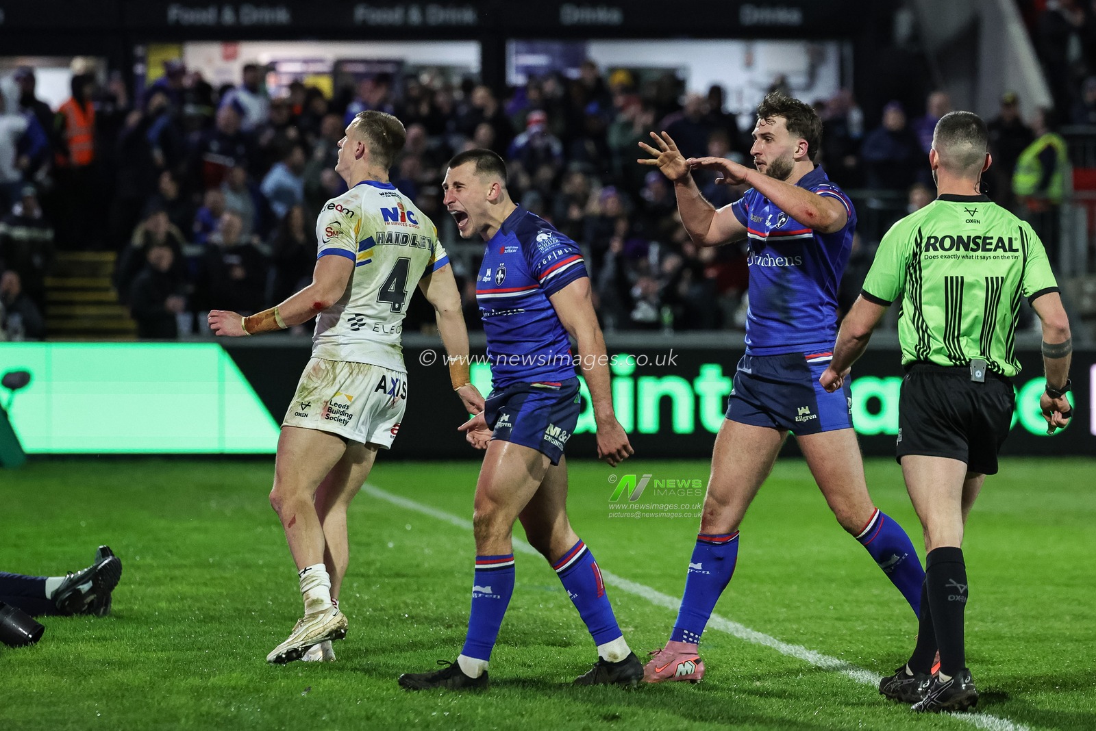 Oliver Pratt of Wakefield Trinity celebrates his try during the Betfred Challenge Cup round 4 match Wakefield Trinity vs Leeds Rhinos at DIY Kitchens Stadium, Wakefield, United Kingdom on 13 March 2026

(Photo by Mark Cosgrove/News Images)