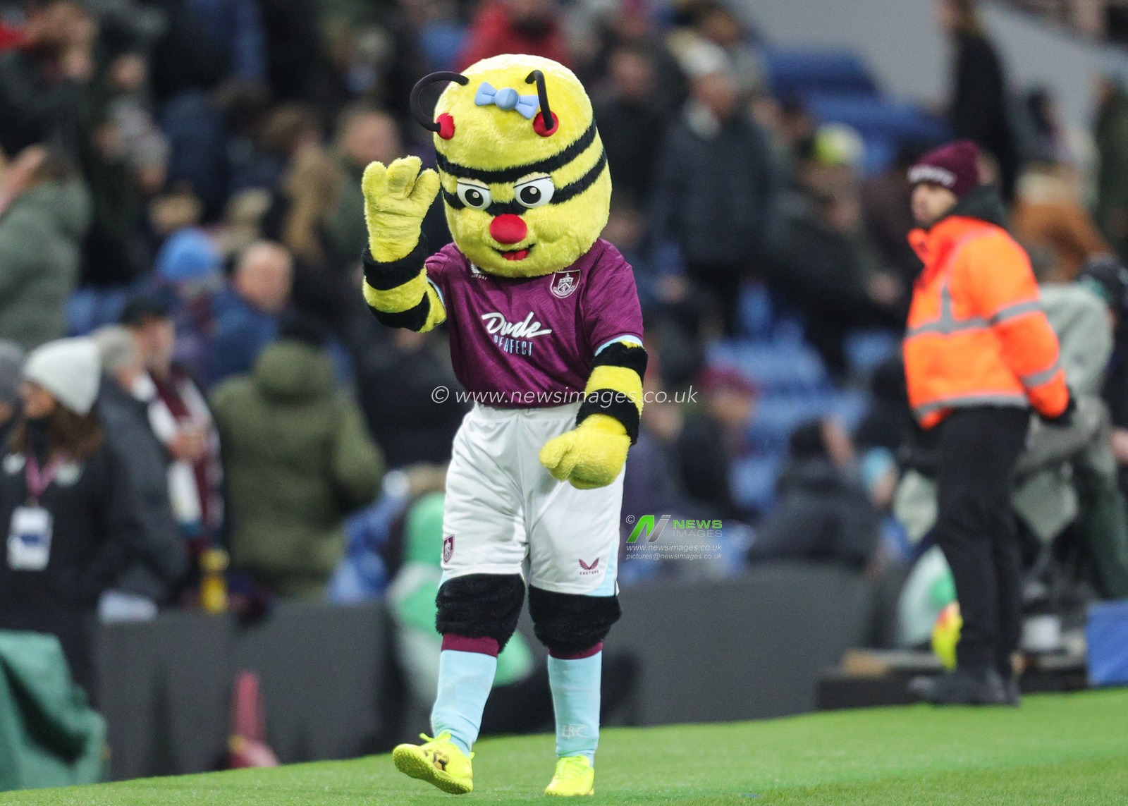 Burnley mascot during the Premier League match Burnley vs Crystal Palace at Turf Moor, Burnley, United Kingdom, 3rd December 2025

(Photo by Richard Bierton/News Images)

*** GER AUT SUI OUT ***
