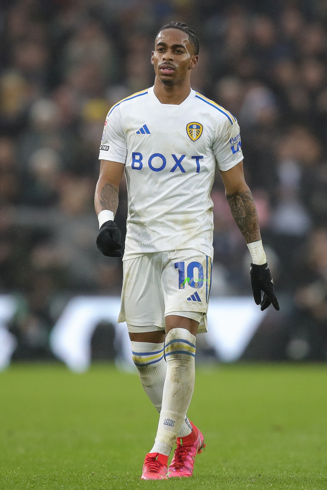 Crysencio Summerville #10 of Leeds United during the Sky Bet Championship match Leeds United vs Ipswich Town at Elland Road, Leeds, United Kingdom, 23rd December 2023

(Photo by James Heaton/News Images)