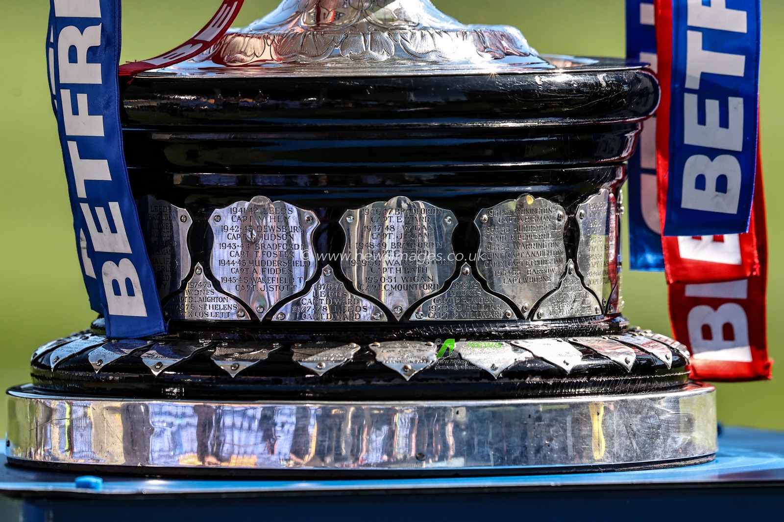 The Betfred Chllenge Cup Trophy during the Betfred Challenge Cup Quarter Final match Warrington Wolves vs St Helens at Halliwell Jones Stadium, Warrington, United Kingdom, 6th April 2025

(Photo by Alfie Cosgrove/News Images)