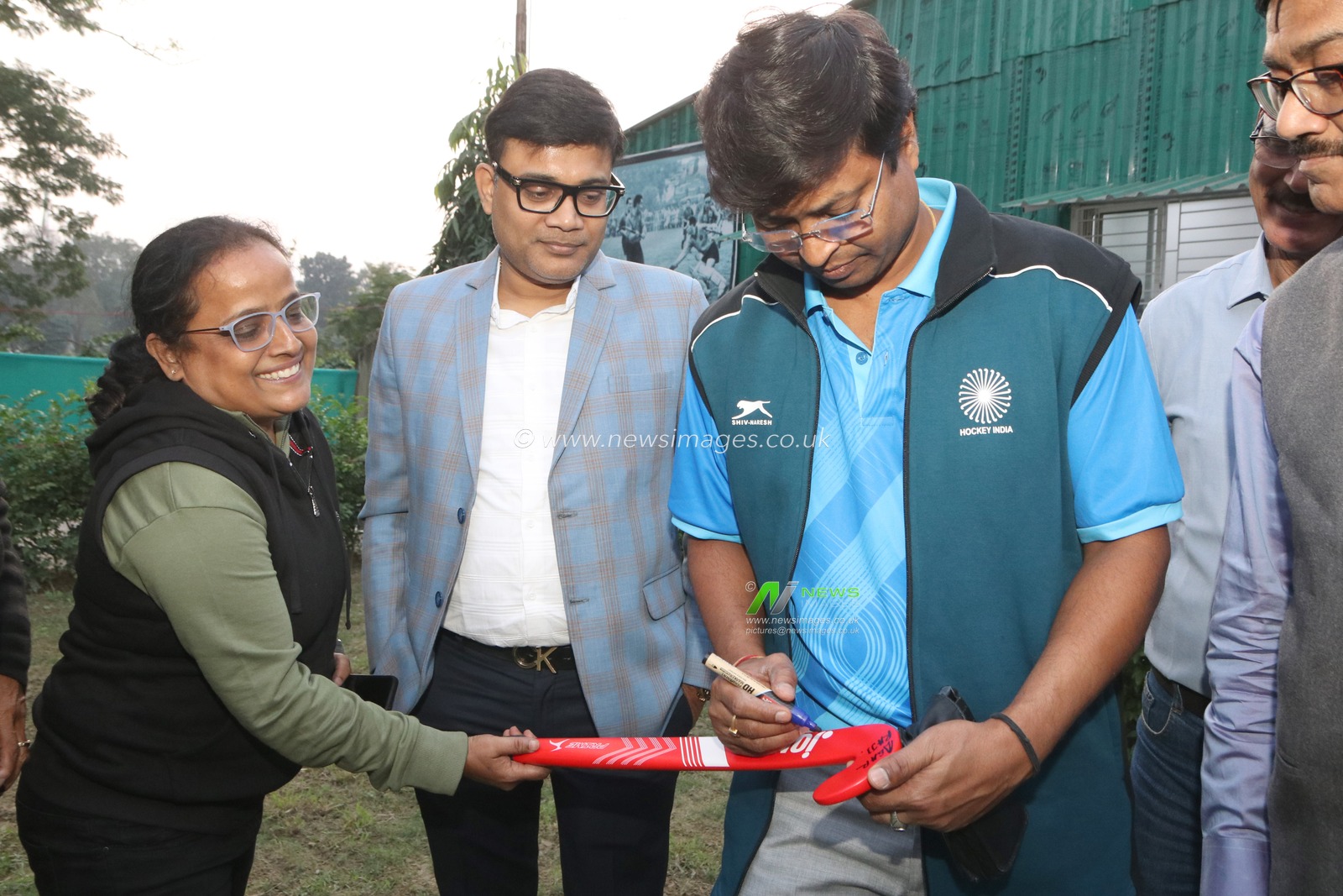 Padma Shri Dr. Dilip Kumar Tirkey, President of Hockey India, autographs a hockey stick during Padma Shri Dr. Dilip Kumar Tirkey, President of Hockey India, visit in Kolkata on December 18, 2024. Pictures by Debajyoti Chakraborty.(Photo: Debajyoti Chakraborty/News Images)