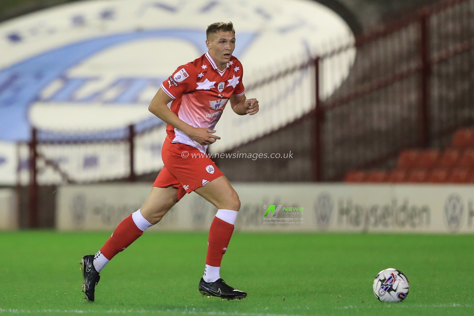 Jack Shepherd #41 of Barnsley breaks with the ball during the EFL Trophy match Barnsley vs Manchester City U21 at Oakwell, Barnsley, United Kingdom, 26th September 2023

(Photo by Alfie Cosgrove/News Images)
