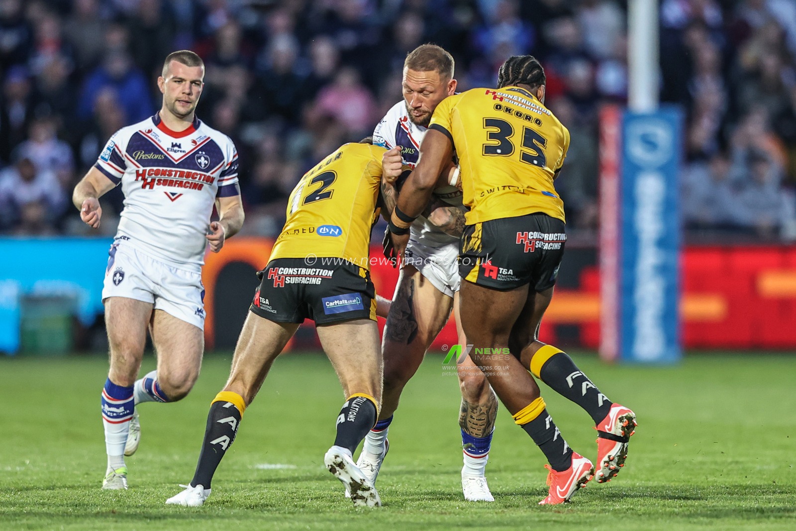 Josh Griffin of Wakefield Trinity is tackled by Alex Mellor of Castleford Tigers and Daniel Okoro of Castleford Tigers during the Betfred Super League Round 8 match Wakefield Trinity vs Castleford Tigers at DIY Kitchens Stadium, Wakefield, United Kingdom, 17th April 2025

(Photo by Alfie Cosgrove/News Images)