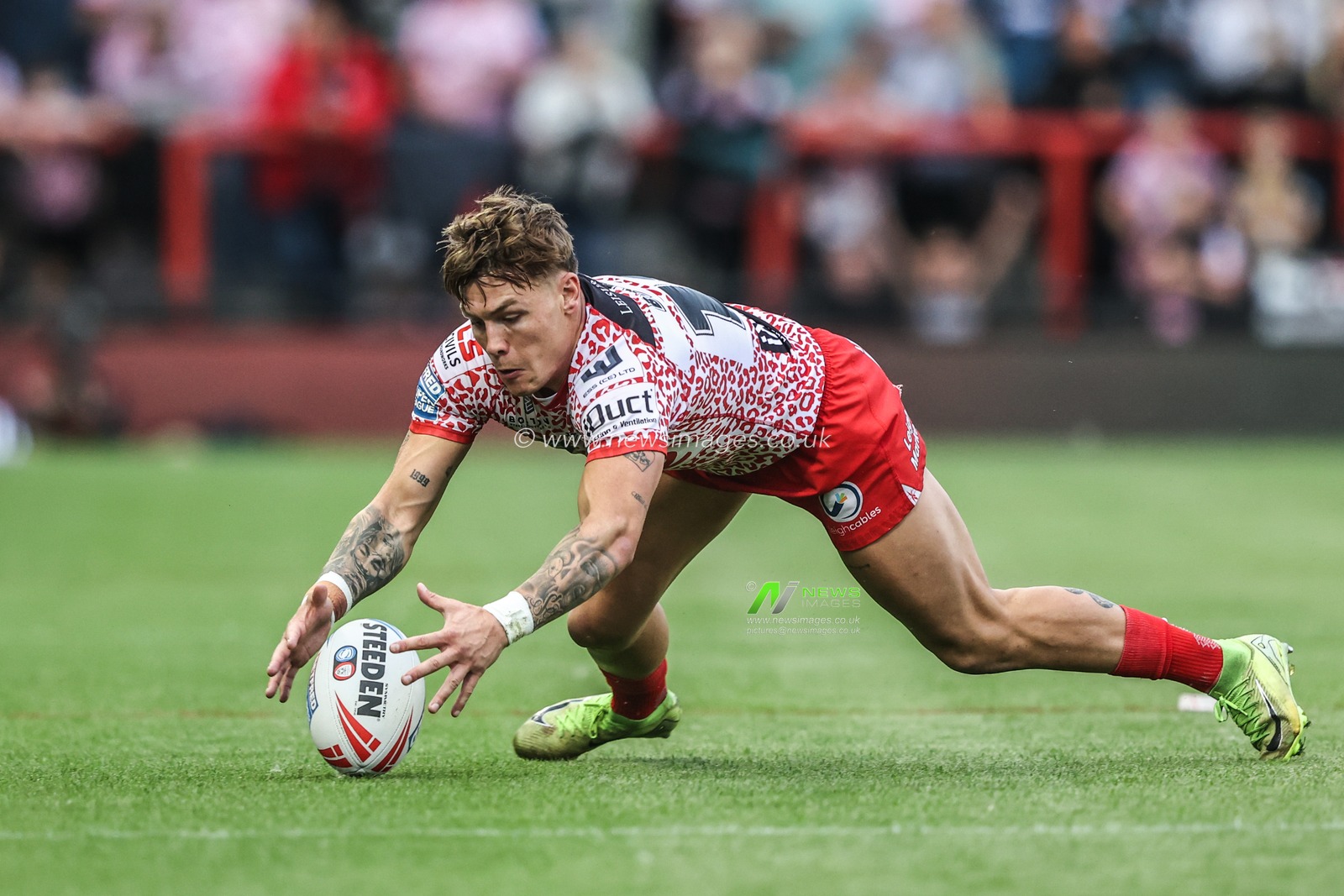 Keanan Brand of Leigh Leopards in action during the Betfred Super League round 21 match Leigh Leopards vs Leeds Rhinos at Leigh Sports Village, Leigh, United Kingdom, 7th August 2025

(Photo by Alfie Cosgrove/News Images)