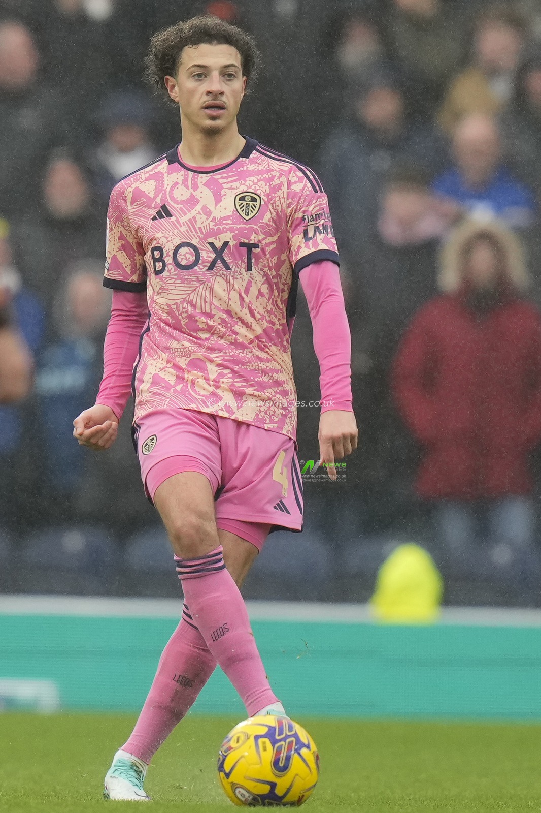 Ethan Ampadu #4 of Leeds United during the Sky Bet Championship match Blackburn Rovers vs Leeds United at Ewood Park, Blackburn, United Kingdom, 9th December 2023

(Photo by Steve Flynn/News Images)