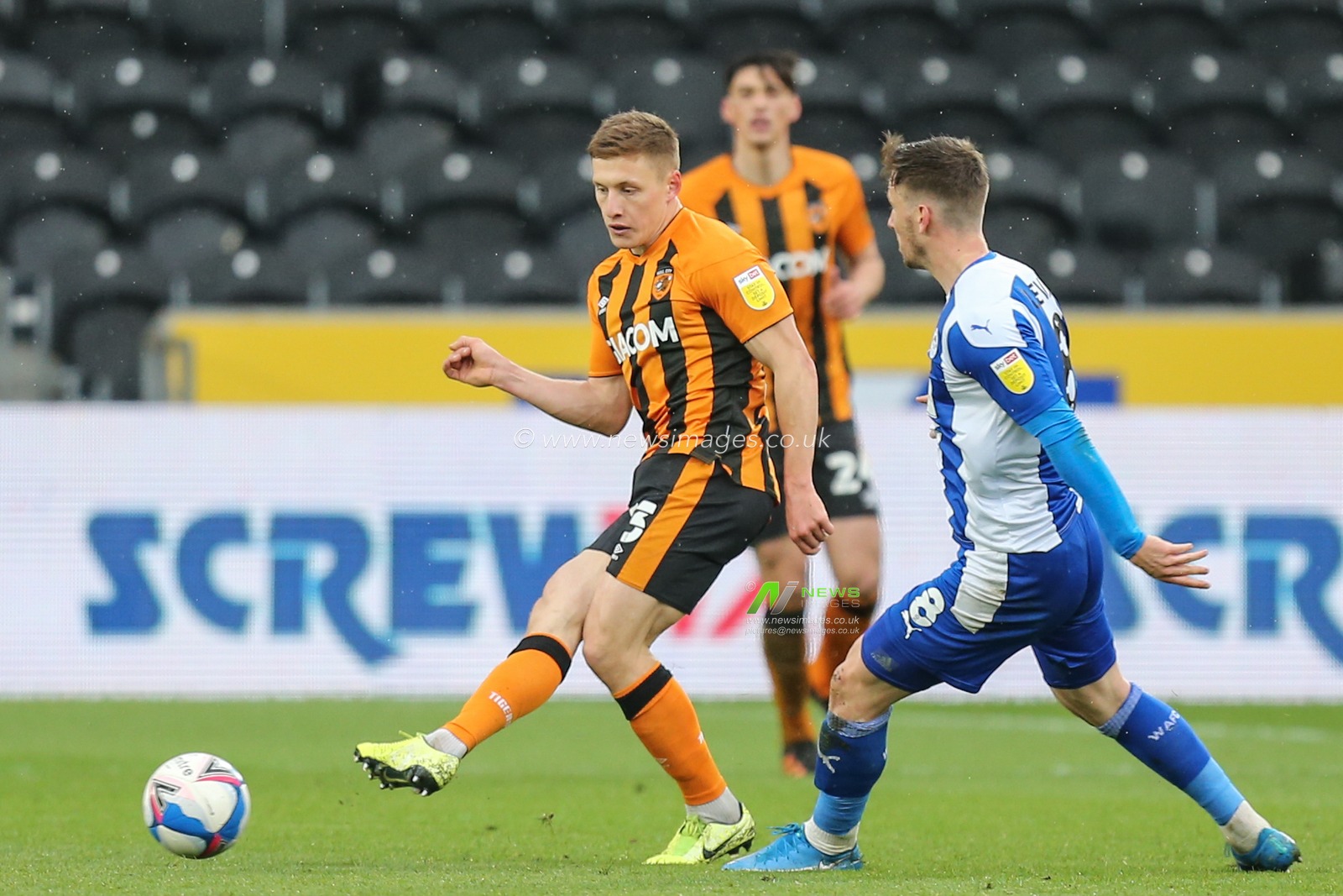 Greg Docherty #33 of Hull City passes the ball