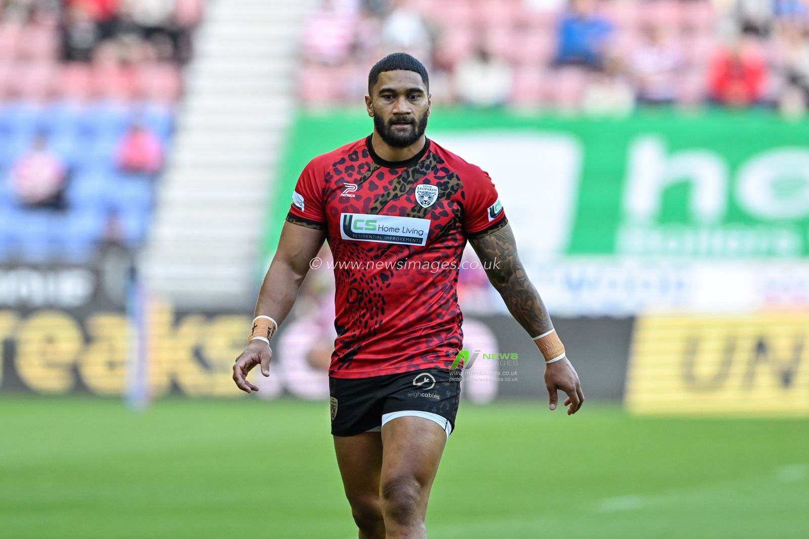 Ricky Leutele of Leigh Leopards warms up ahead of the Betfred Super League match Wigan Warriors vs Leigh Leopards at DW Stadium, Wigan, United Kingdom, 6th August 2024

(Photo by Cody Froggatt/News Images)