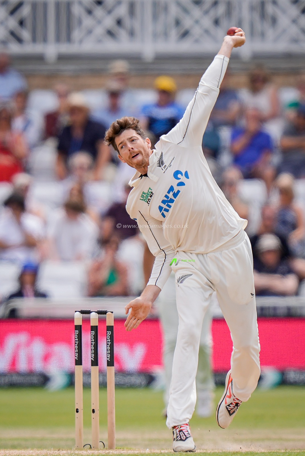 Mitchell Santner of New Zealand delivers the ball during the 3rd Rothesay Test Match Day 5 match England vs New Zealand at Trent Bridge, Nottingham, United Kingdom on 29 June 2026

(Photo by Maynard Manyowa/News Images)