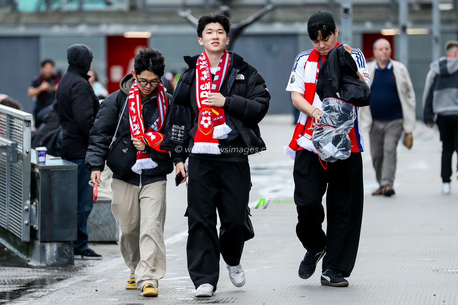 Fans arrive at Emirates Stadium prior to the Premier League match Arsenal vs West Ham United at Emirates Stadium, London, United Kingdom, 22nd February 2025

(Photo by Izzy Poles/News Images)