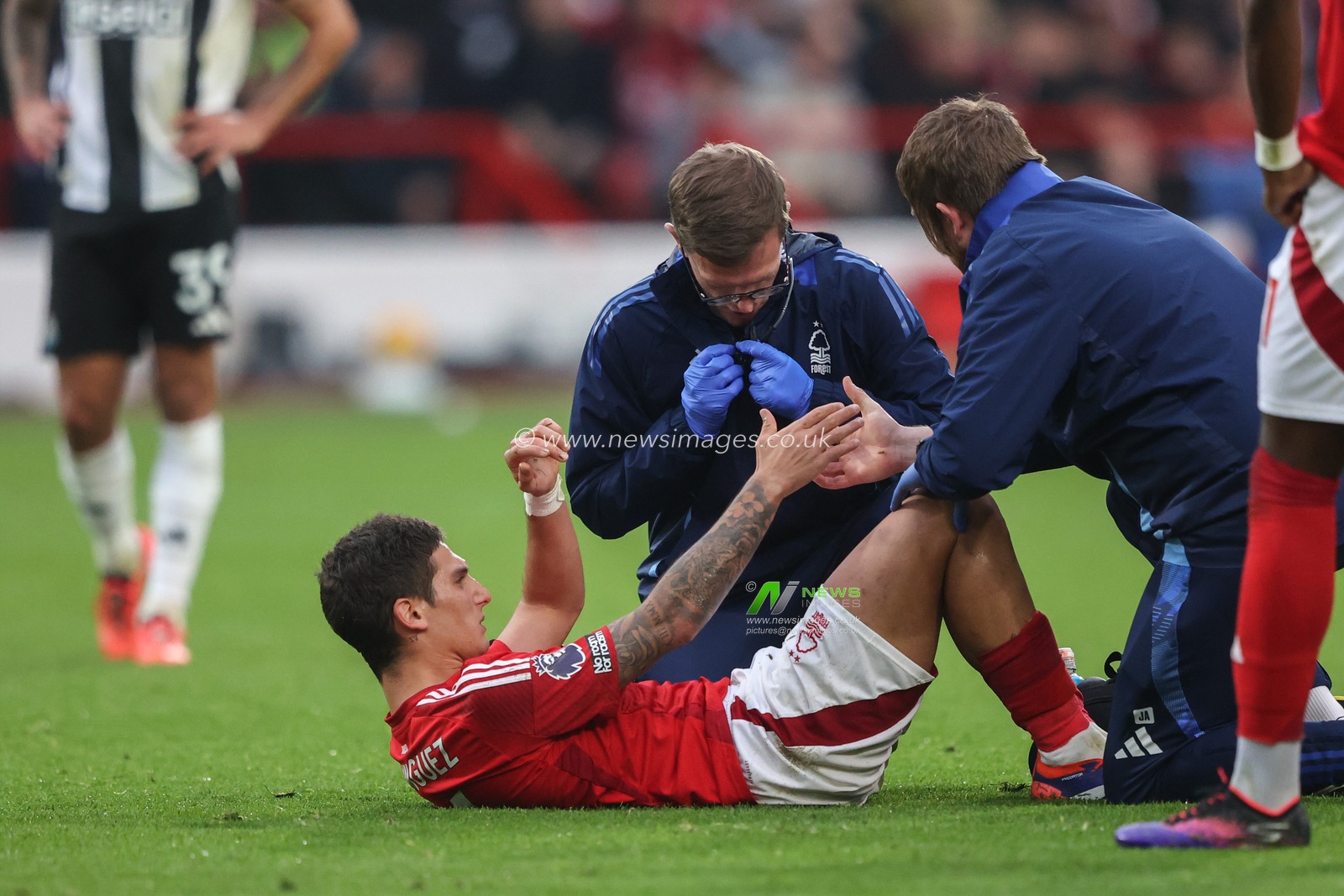 NicolÃ¡s DomÃ­nguez of Nottingham Forest receives treatment during the Premier League match Nottingham Forest vs Newcastle United at City Ground, Nottingham, United Kingdom, 10th November 2024

(Photo by Alfie Cosgrove/News Images)