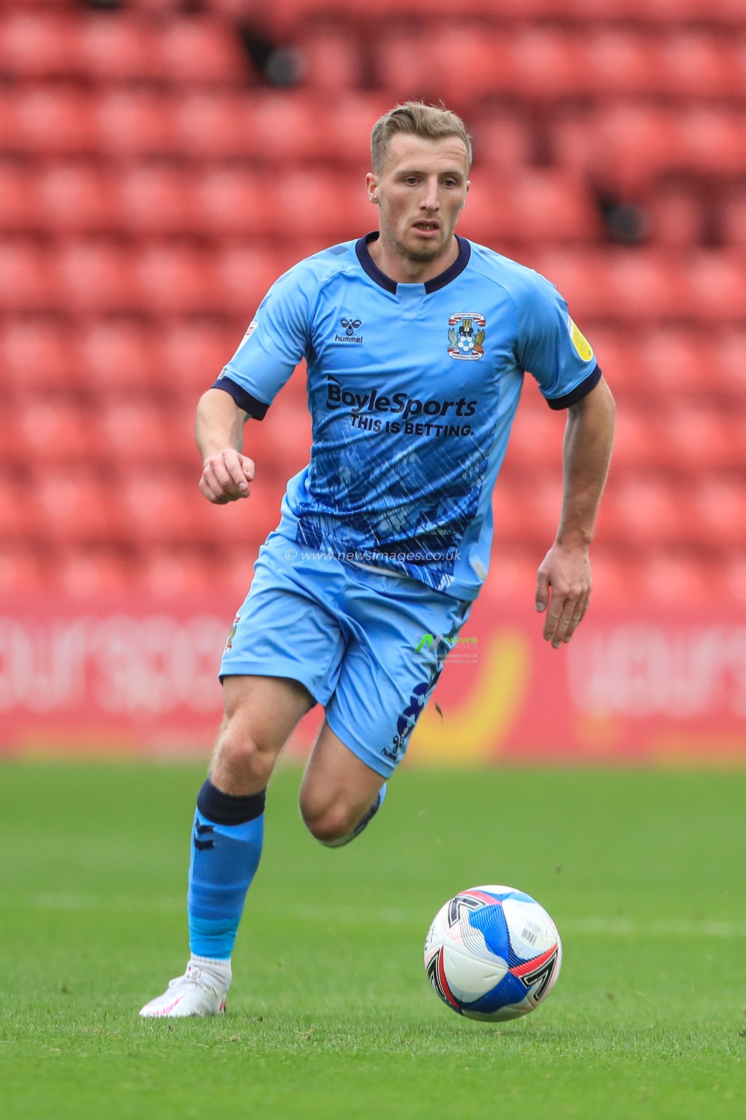 Jamie Allen (8) of Coventry City breaks with the ball