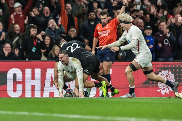 Tom Roebuck of England celebrates his try during the Quilter Nations Series 2025 match England vs New Zealand at Allianz Stadium, Twickenham, United Kingdom, 15th November 2025

(Photo by Mark Cosgrove/News Images)

*** GER AUT SUI OUT ***