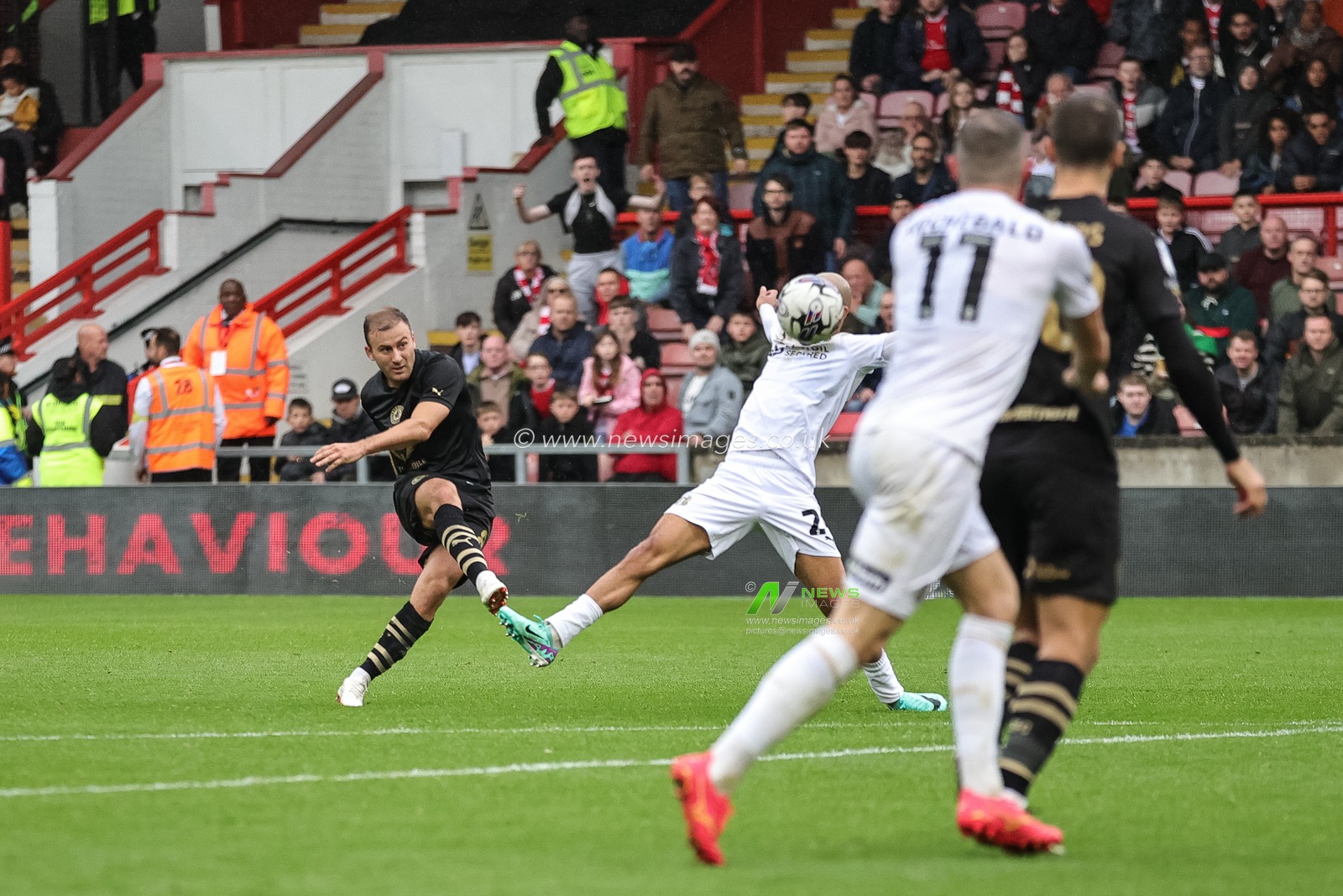 Herbie Kane #8 of Barnsley scores to make it 1-1 during the Sky Bet League 1 match Leyton Orient vs Barnsley at Matchroom Stadium, London, United Kingdom, 21st October 2023

(Photo by Mark Cosgrove/News Images)