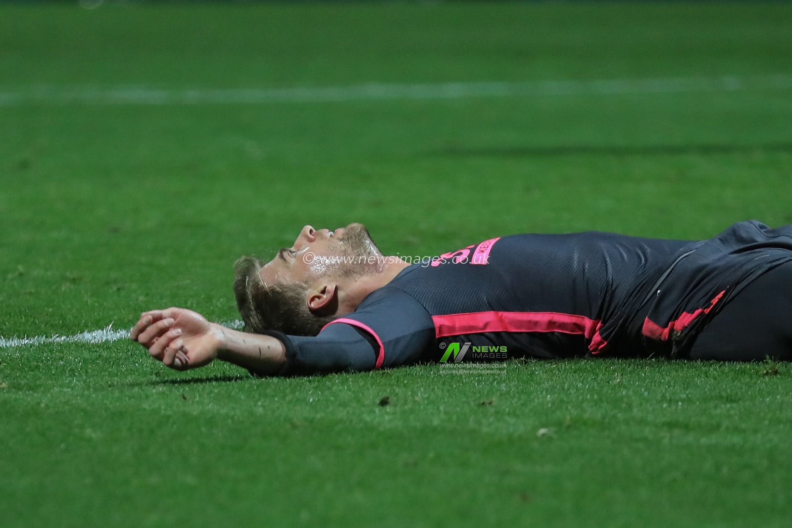 22nd October 2019, Deepdale, Preston, England; Sky Bet Championship, Preston North End v Leeds United : Patrick Bamford (9) of Leeds United lays on the floor wit ha look of dejection as his shot is deflected off the line 

Credit: Mark Cosgrove/News Images