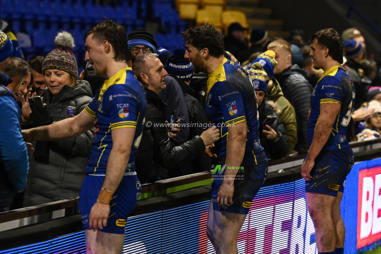 Warrington players greet the fans after the final whistle during the Betfred Super League Round 3 match Warrington Wolves vs Castleford Tigers at Halliwell Jones Stadium, Warrington, United Kingdom, 1st March 2024

(Photo by Craig Thomas/News Images)