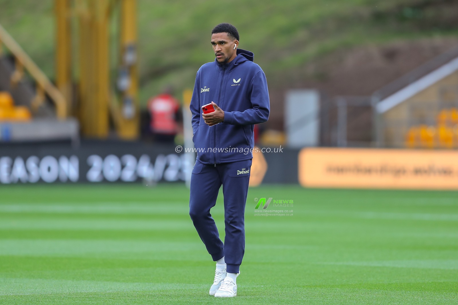 CJ Egan-Riley of Burnley inspects the pitch ahead of the Carabao Cup match Wolverhampton Wanderers vs Burnley at Molineux, Wolverhampton, United Kingdom, 28th August 2024

(Photo by Gareth Evans/News Images)