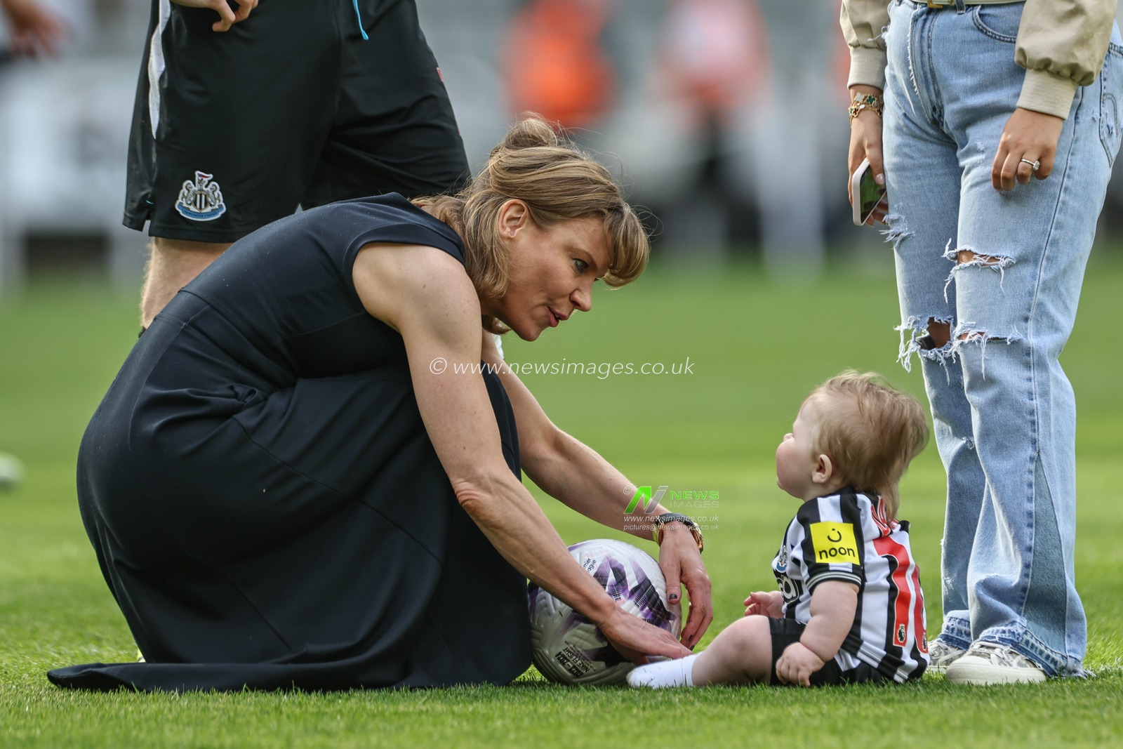 Amanda Staveley crouches down to speak to Anthony Gordon of Newcastle Unitedâ€™s child during the Premier League match Newcastle United vs Brighton and Hove Albion at St. James's Park, Newcastle, United Kingdom, 11th May 2024

(Photo by Mark Cosgrove/News Images)