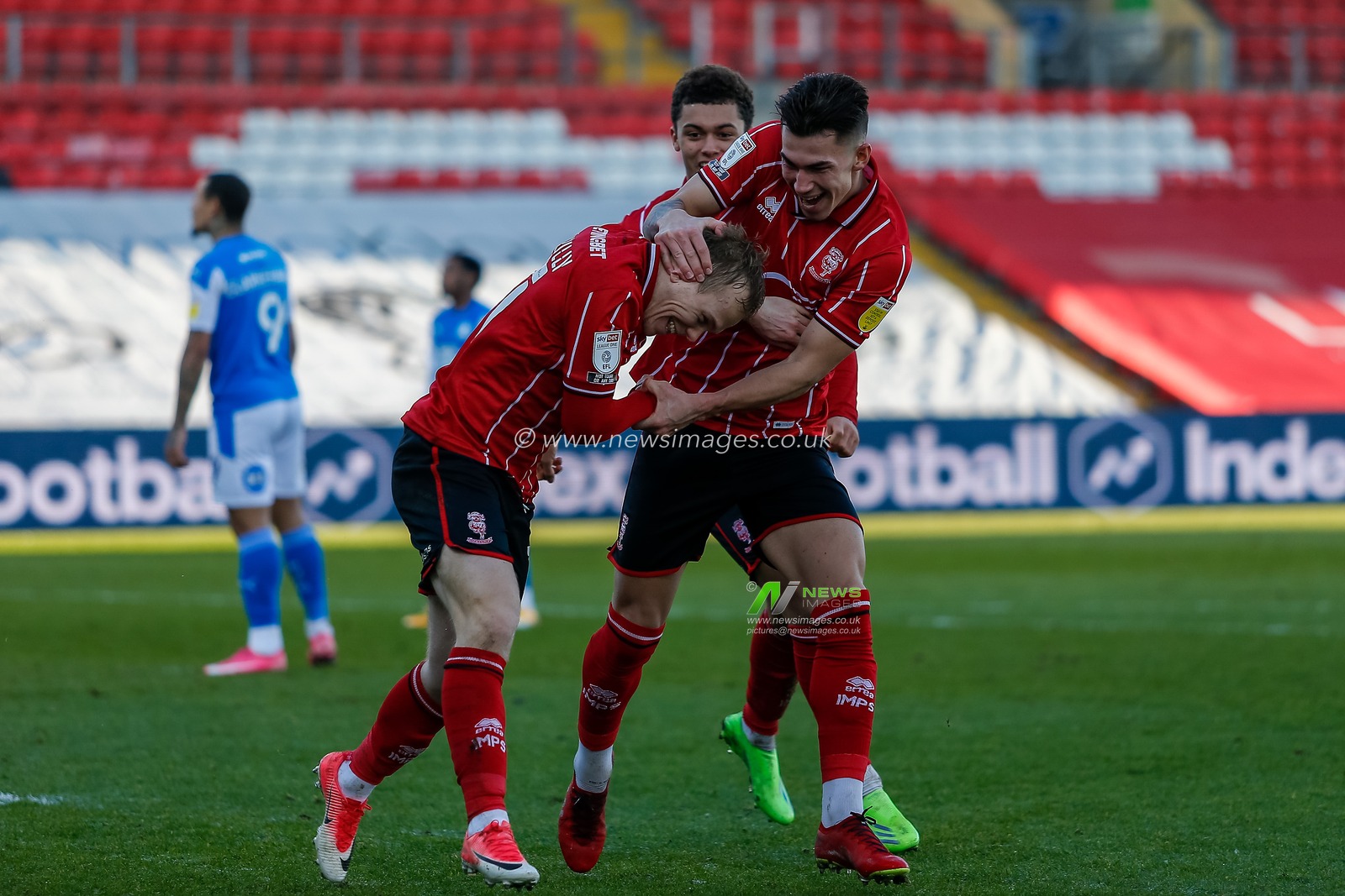 Anthony Scully #11 of Lincoln City celebrates his goal with Lewis Montsma #4 of Lincoln City to make it 1-1