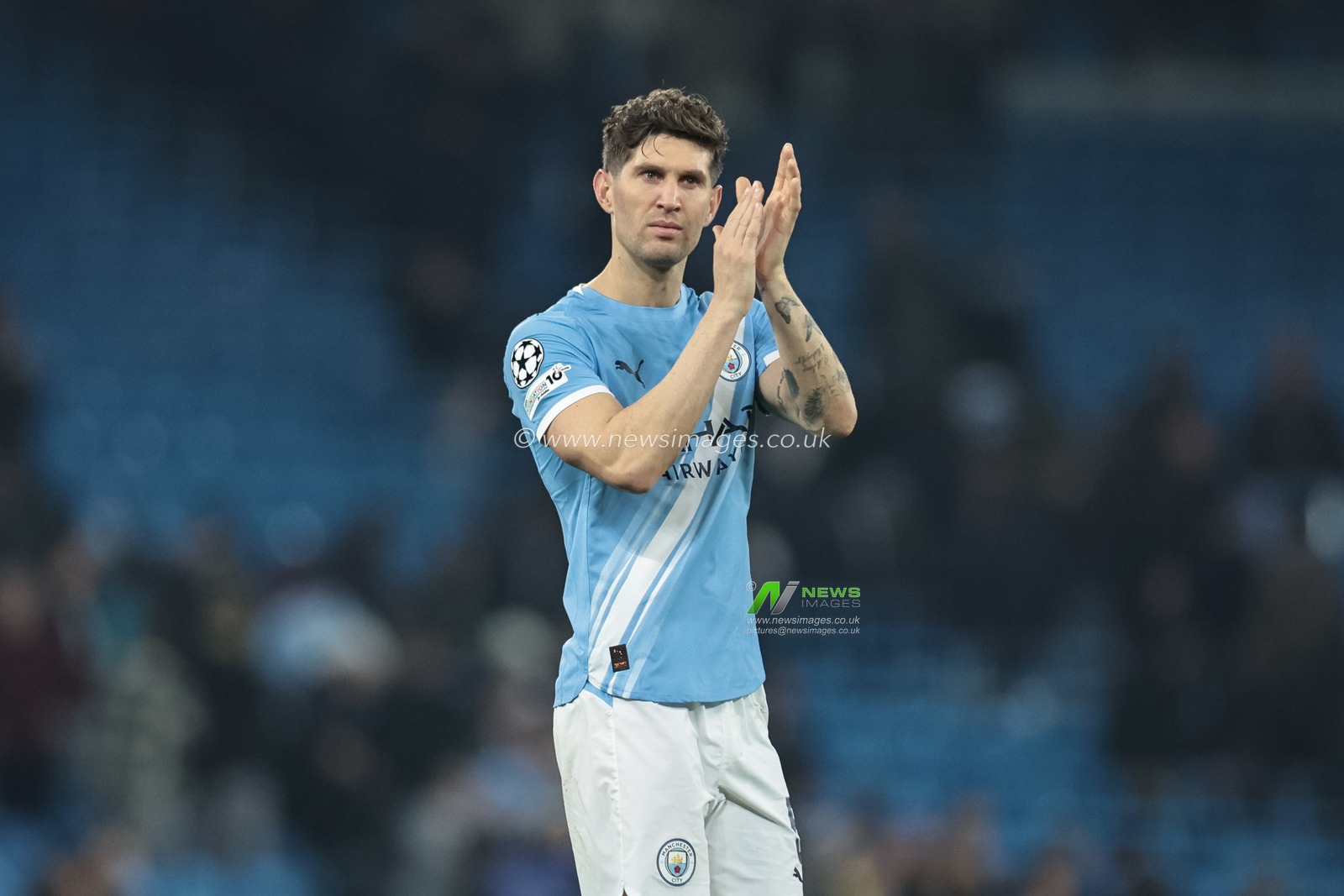 John Stones of Manchester City applauds the fans after the final whistle during the UEFA Champions League Matchday 4 of 8 Manchester City vs Borussia Dortmund at the City of Manchester Stadium, Manchester, United Kingdom, 5th November 2025

(Photo by Mark Cosgrove/News Images)

*** GER AUT SUI OUT ***