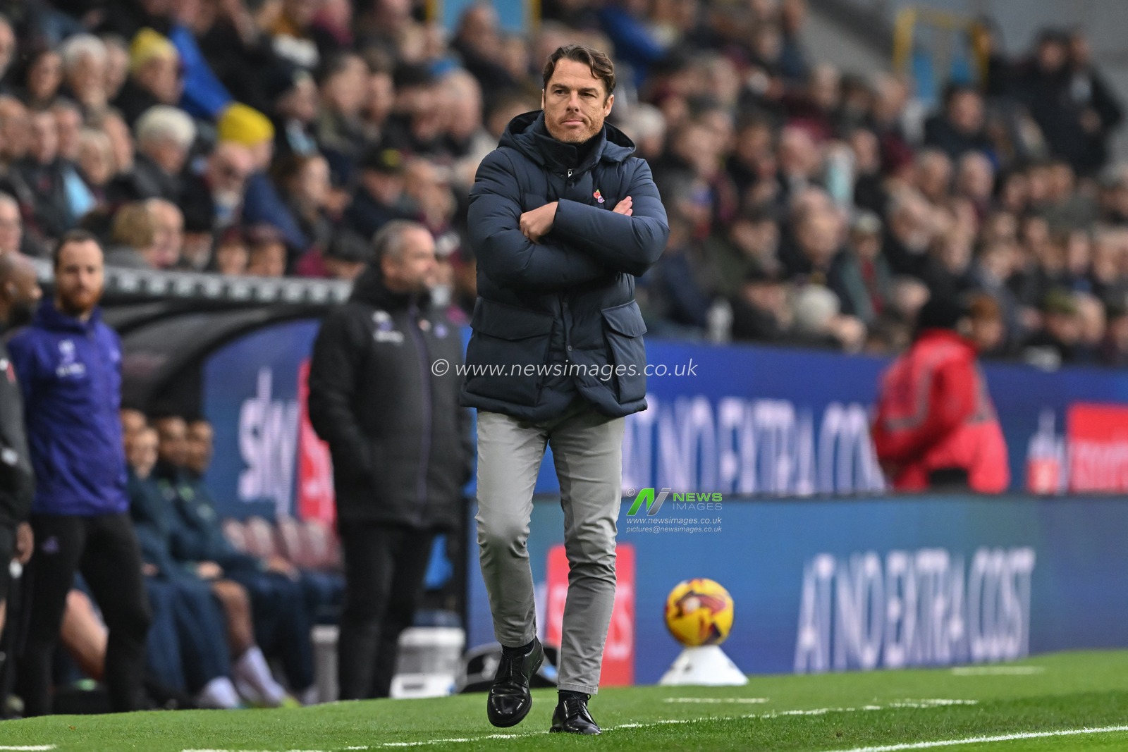 Scott Parker manager of Burnley during the Sky Bet Championship match Burnley vs Swansea City at Turf Moor, Burnley, United Kingdom, 10th November 2024

(Photo by Cody Froggatt/News Images)