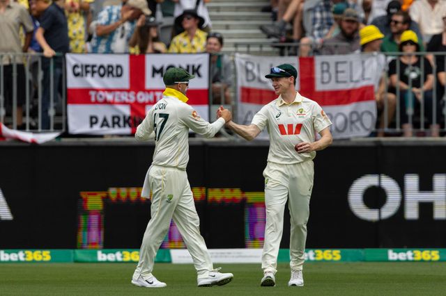 Brendan Doggett of Australia is congratulated by his team mate Nathan Lyon after taking a catch during the NRMA Insurance Ashes First Test Day 2 Australia vs England at Optus Stadium, Perth, Australia, 22nd November 2025

(Photo by Santanu Banik/News Images)

*** GER AUT SUI OUT ***