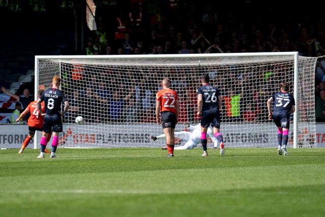 Sky Bet Championship Luton Town v Nottingham Forest