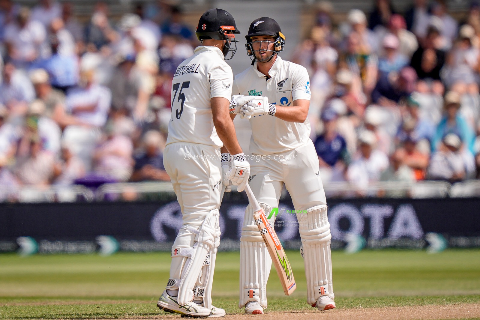 Daryl Mitchell of New Zealand  and Zak Foulkes of New Zealand celebrate New Zealand getting a lead of more than 300 runs during the 3rd Rothesay Test Match Day 4 match England vs New Zealand at Trent Bridge, Nottingham, United Kingdom on 28 June 2026

(Photo by Maynard Manyowa/News Images)