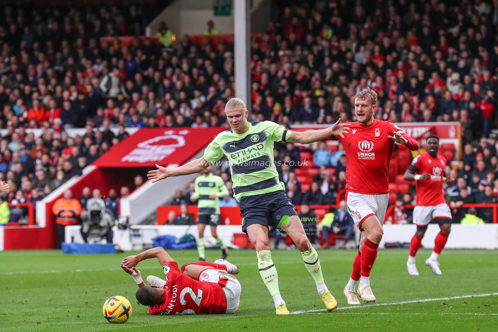 Erling Haaland #9 of Manchester City fouls Renan Lodi #32 of Nottingham Forest during the Premier League match Nottingham Forest vs Manchester City at City Ground, Nottingham, United Kingdom, 18th February 2023

(Photo by Gareth Evans/News Images)